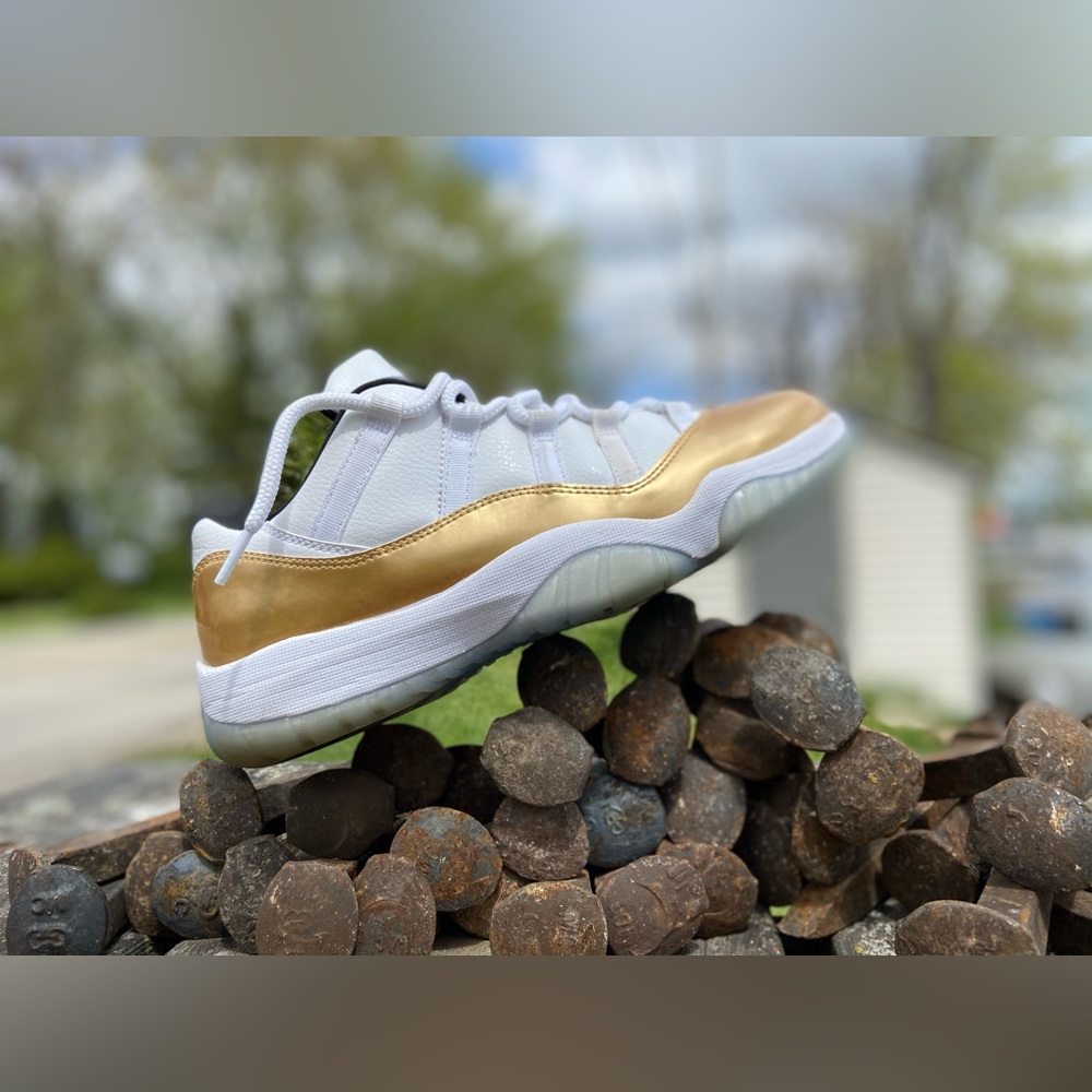 Jordan 11 Low Closing Ceremony - Picture 1 of 4
